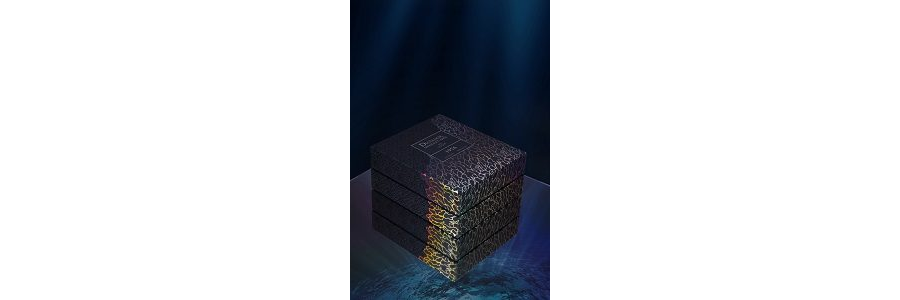 Dictador Generations en Lalique box on black mirror 9852 .tif
