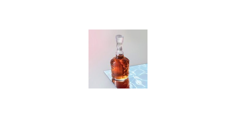 Dictador Generations en Lalique aranz stand1 9776 square .jpg